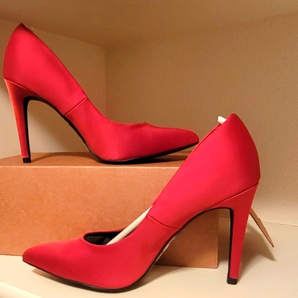 Never worn, Red/Orange Satin Heels that will turn heads! - Picture 2 of 7